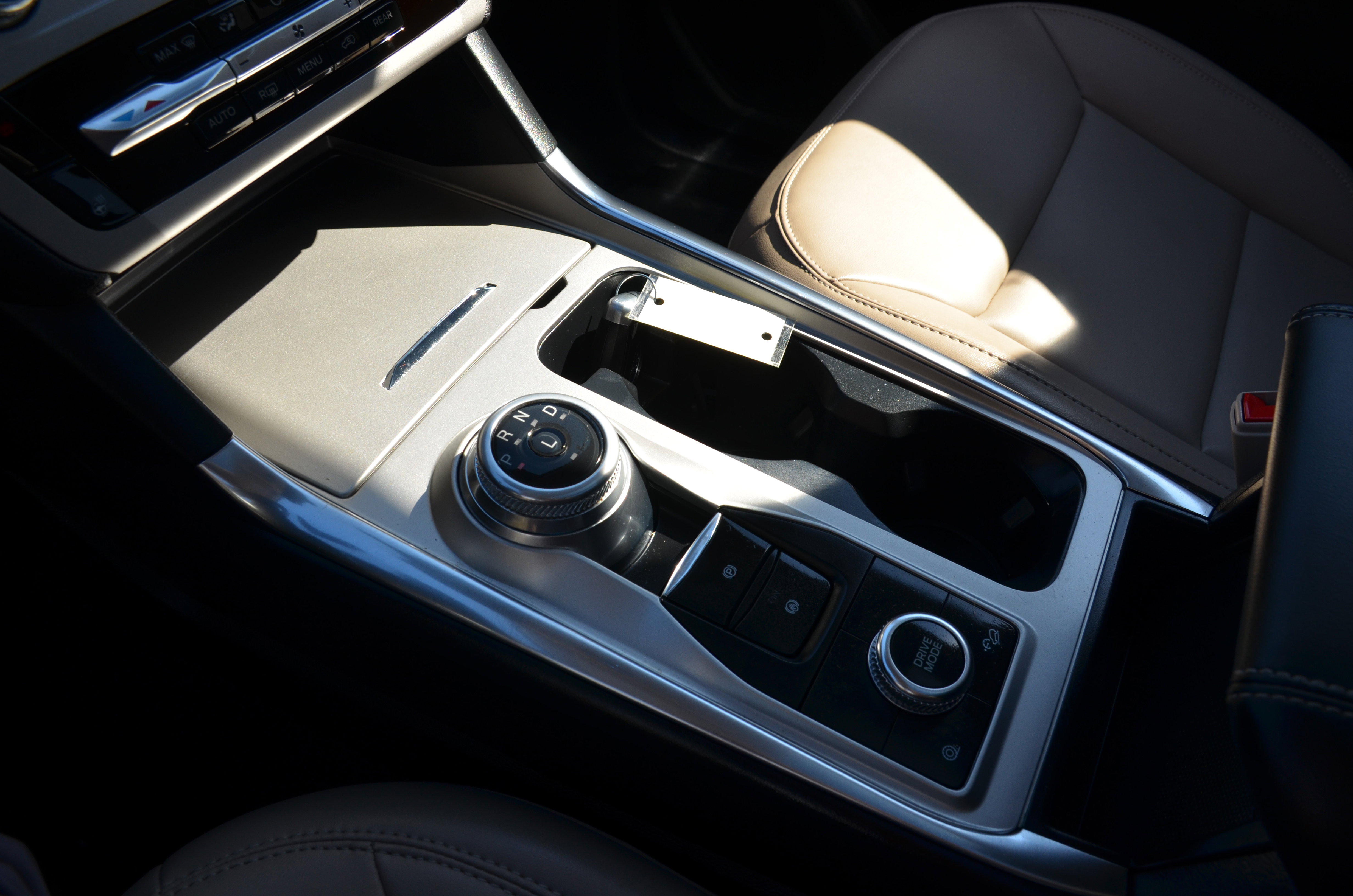 Used 2022 Ford Explorer XLT w/ Equipment Group 202A image 13