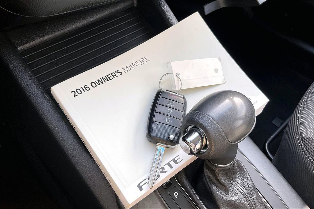 Used 2016 Kia Forte LX image 14