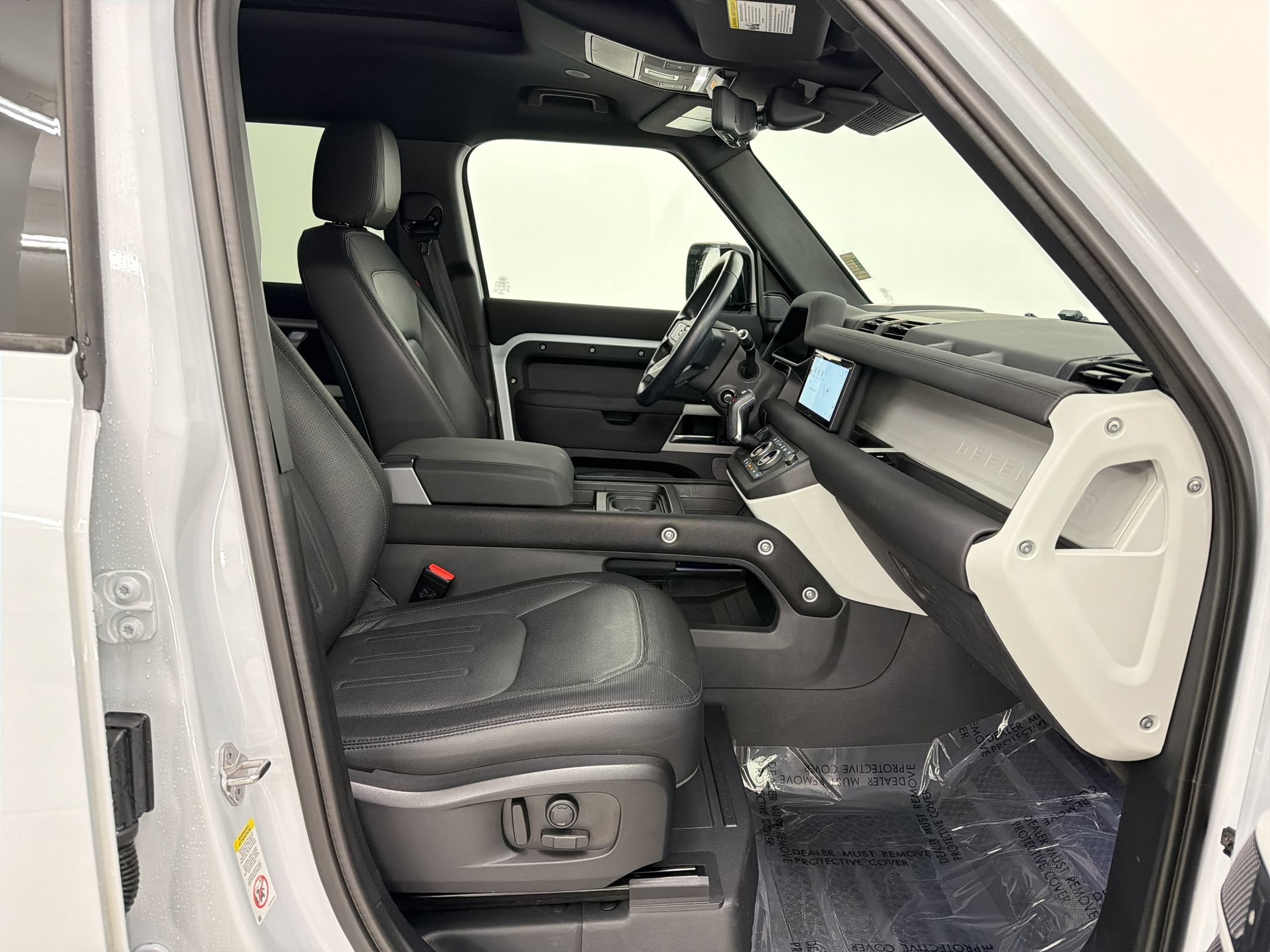 Used 2021 Land Rover Defender 110 X-Dynamic SE AWD/4WD image 25