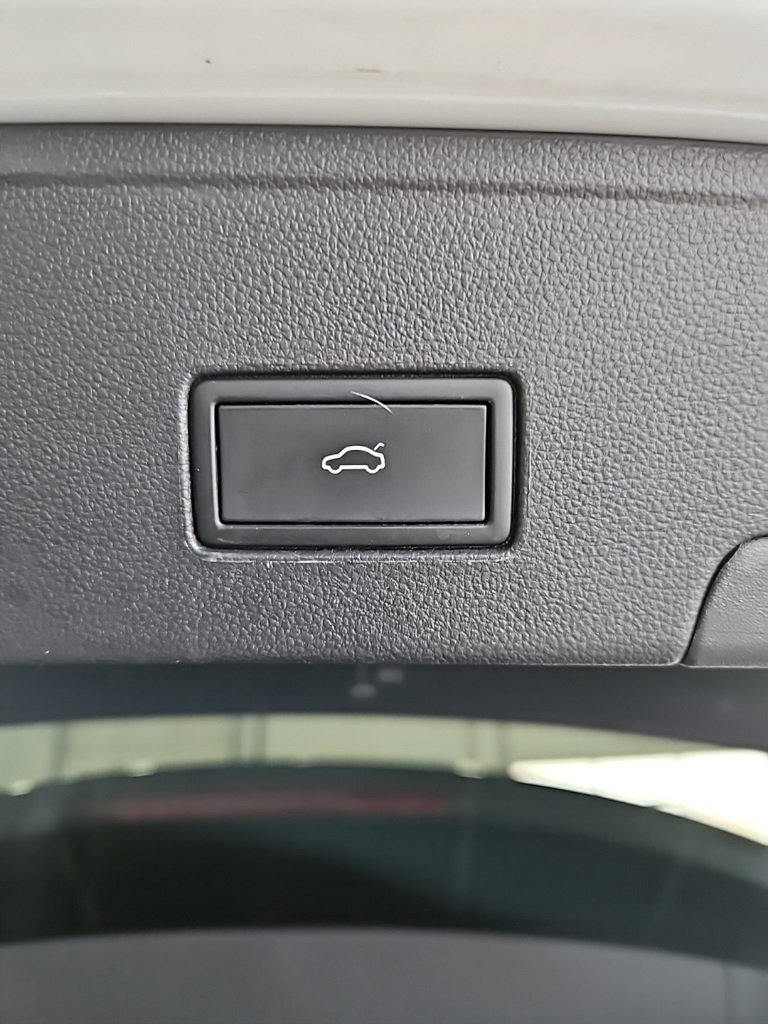 Used 2024 Volkswagen Atlas Cross Sport SEL R-Line image 20