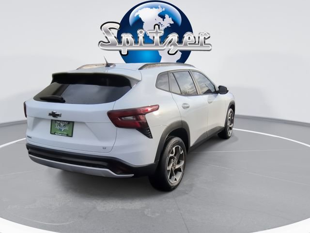 Used 2024 Chevrolet Trax LT w/ LT Convenience Package image 9