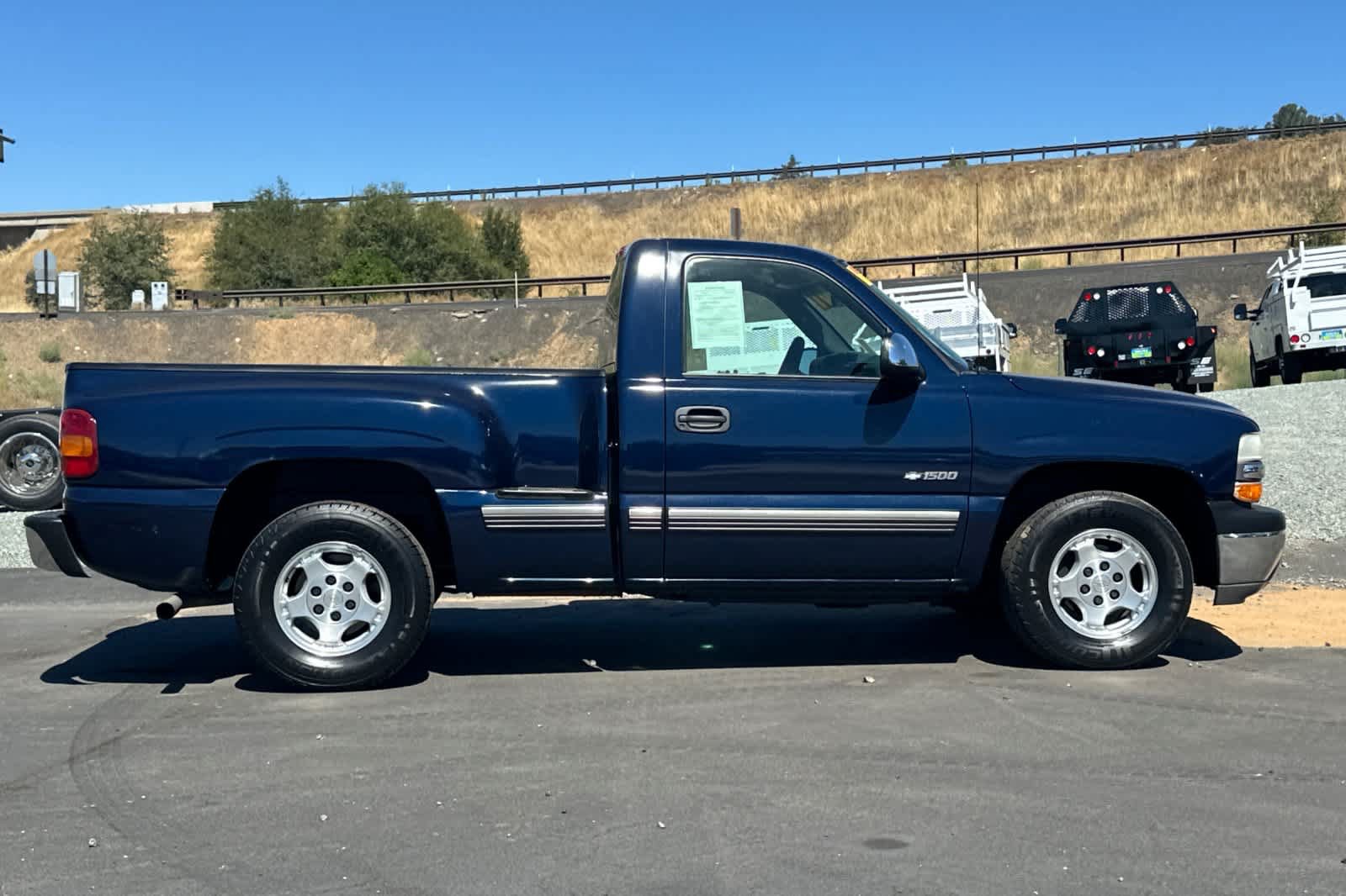 Used 2001 Chevrolet Silverado 1500 LS w/ Firm Ride Suspension Pkg RWD image 3