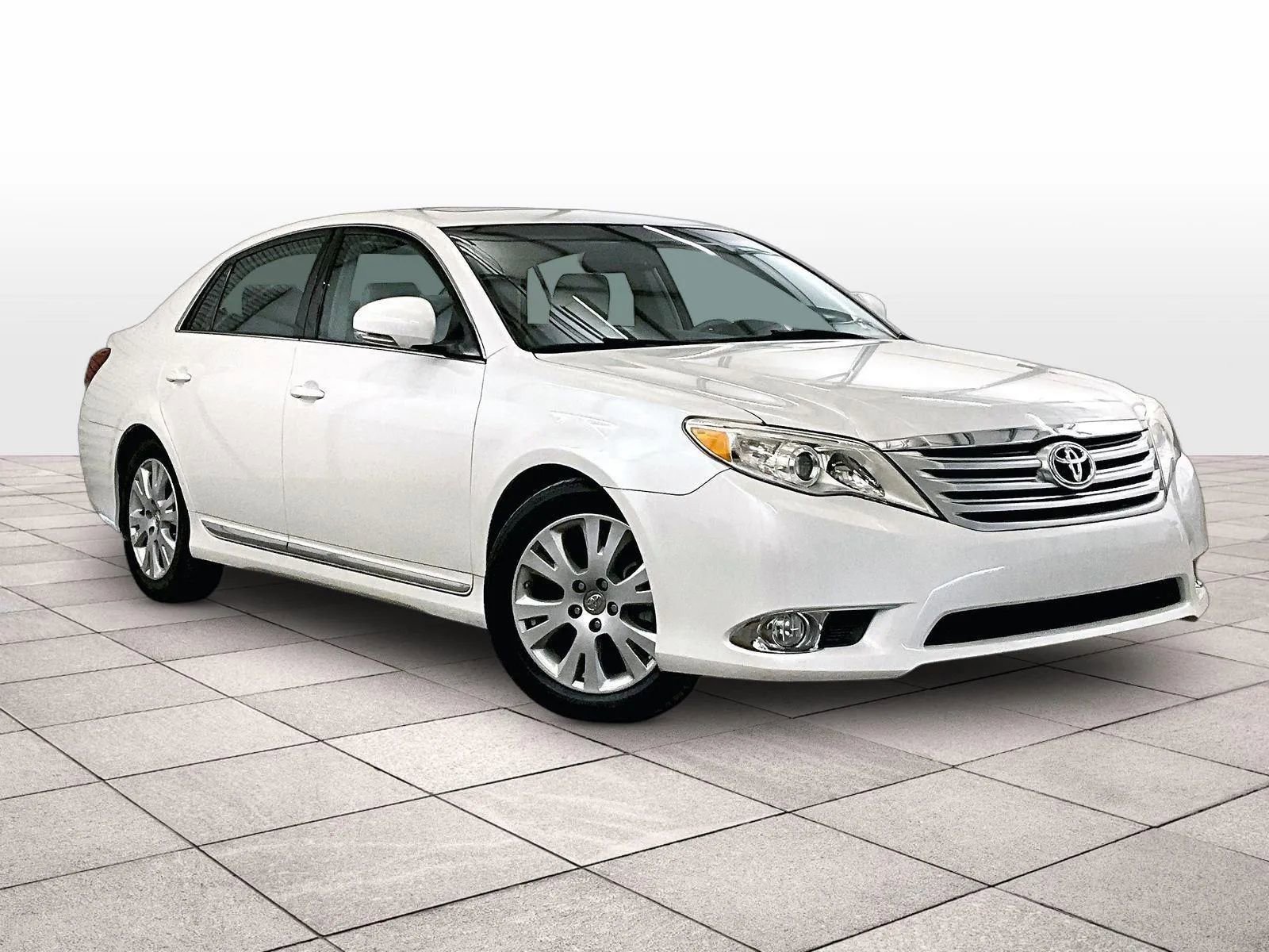 Used 2012 Toyota Avalon FWD image 3