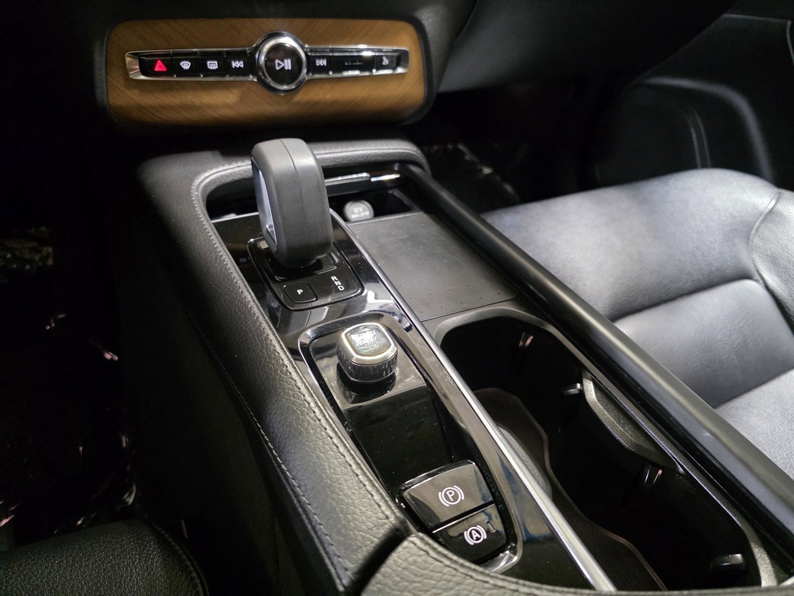 Used 2022 Volvo XC90 T8 Inscription Expression image 27