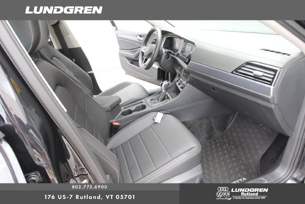Used 2024 Volkswagen Jetta SE FWD image 9