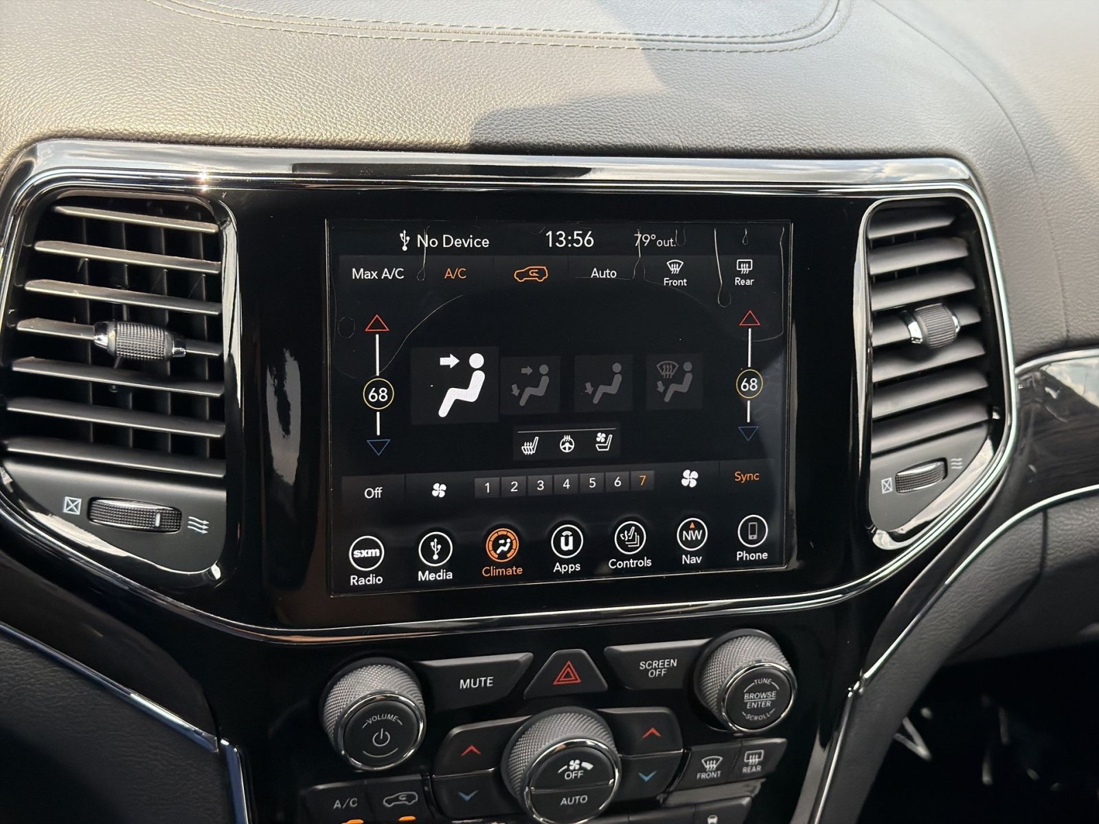 Used 2019 Jeep Grand Cherokee Overland AWD/4WD image 21