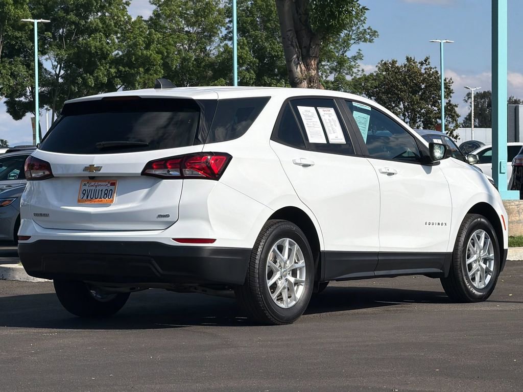 Used 2022 Chevrolet Equinox LS w/ LPO, Floor Liner Package AWD/4WD image 3