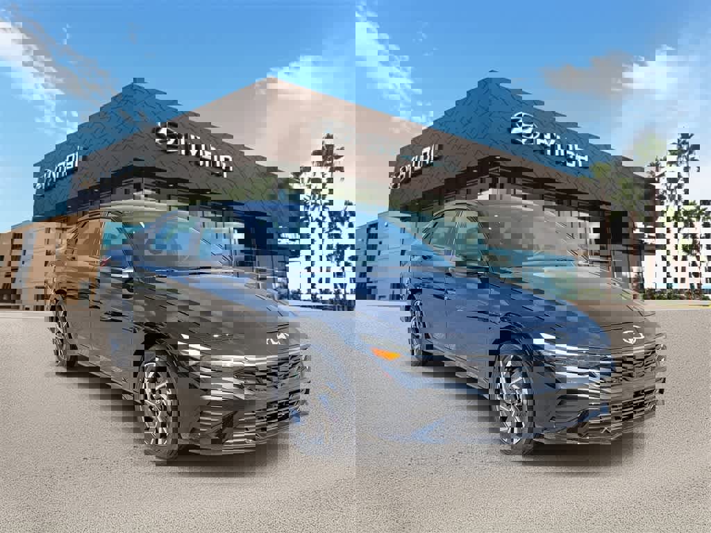 New 2025 Hyundai Elantra SEL image 4