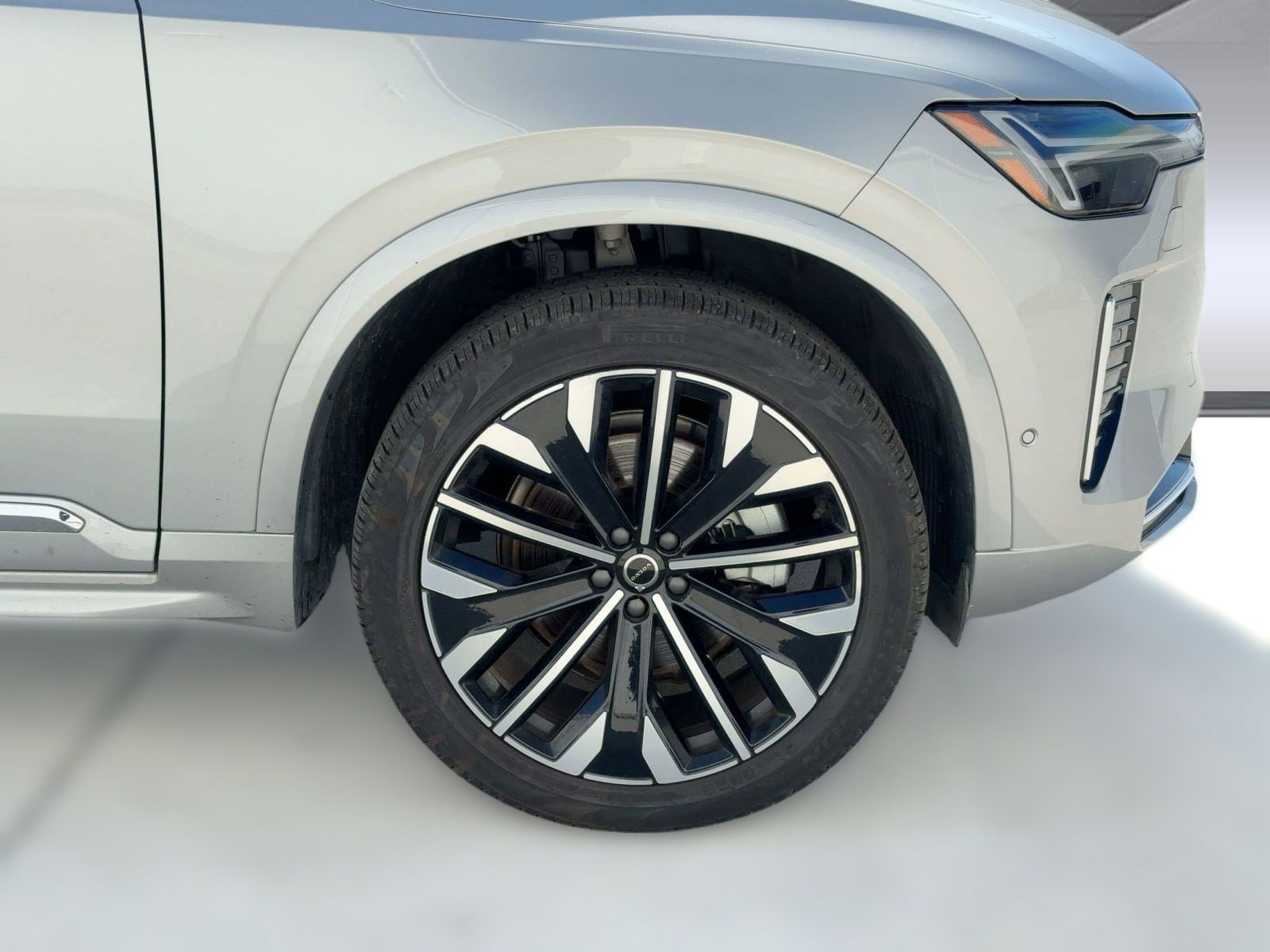 Certified 2025 Volvo XC90 B5 Plus image 11