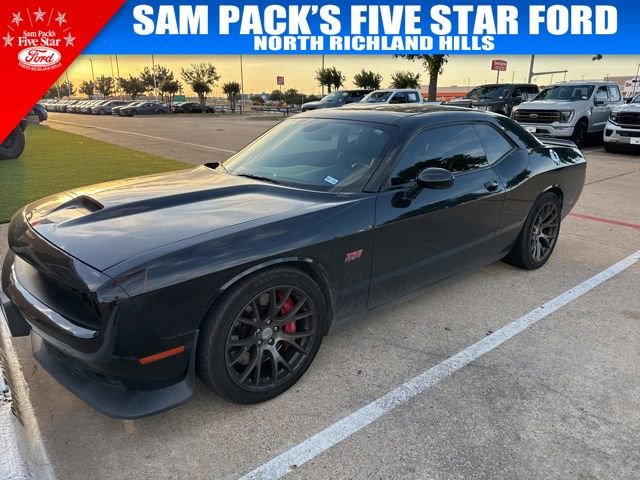 Used 2015 Dodge Challenger SRT image 1