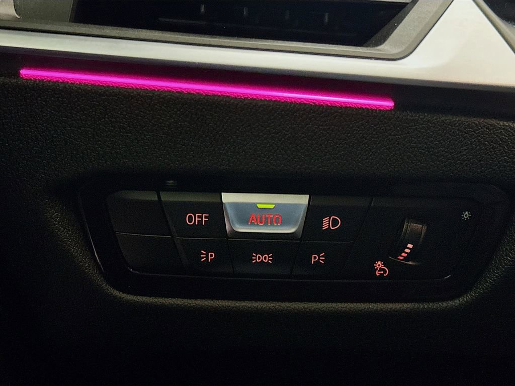 Used 2023 BMW 330i Sedan w/ Driving Assistance Package image 10