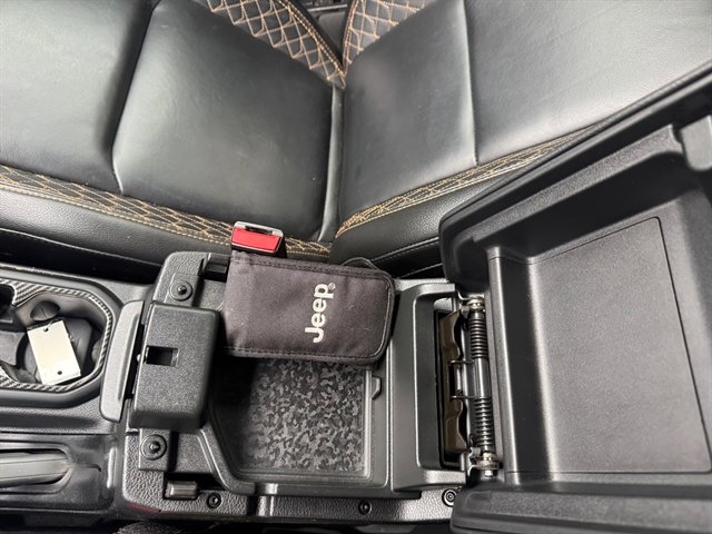 Used 2021 Jeep Wrangler Unlimited Sahara image 30