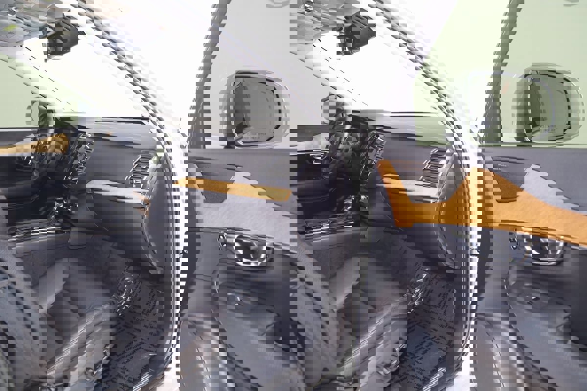 Used 2022 Volvo XC90 T6 Momentum w/ Climate Package image 48