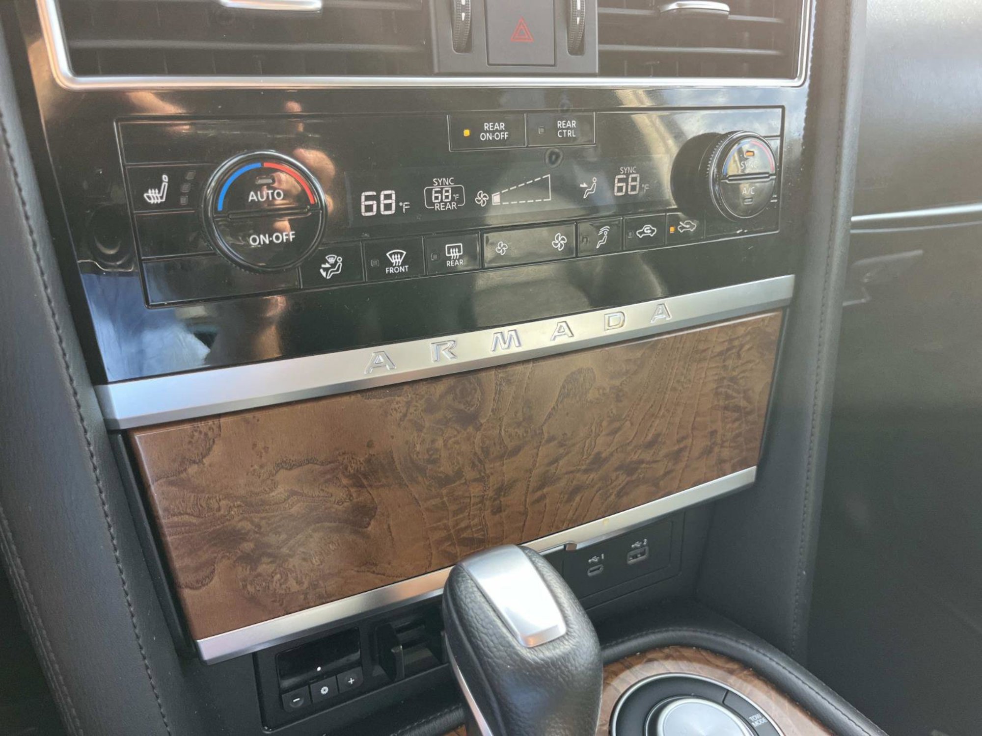 Used 2024 Nissan Armada SL w/ Captain's Chairs Package image 38