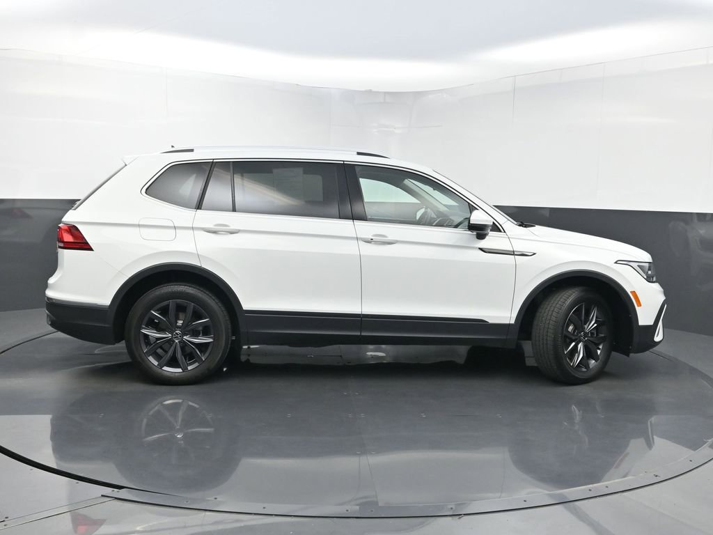 Used 2024 Volkswagen Tiguan SE image 41