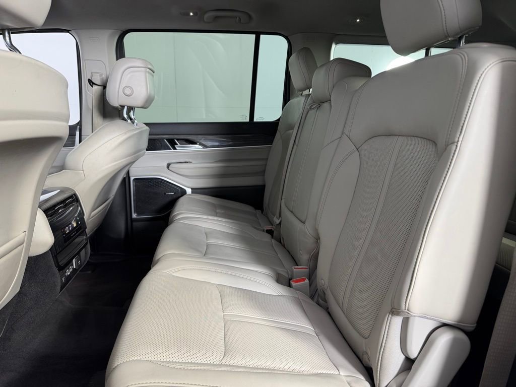 Certified 2022 Jeep Wagoneer Series II image 27