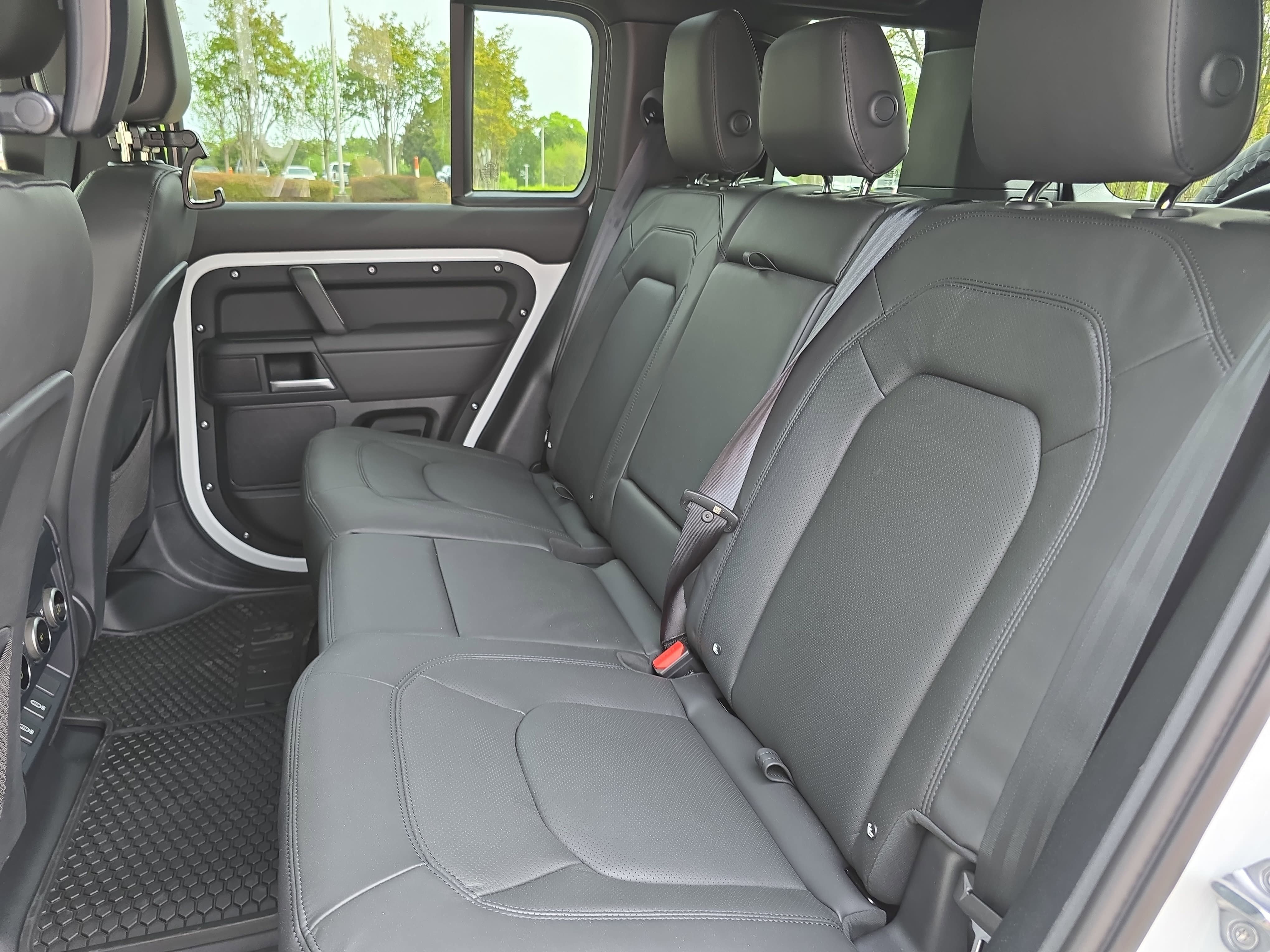 New 2026 Land Rover Defender 110 X-Dynamic SE AWD/4WD image 13