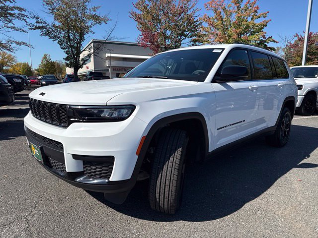 Used 2025 Jeep Grand Cherokee L Altitude AWD/4WD image 3