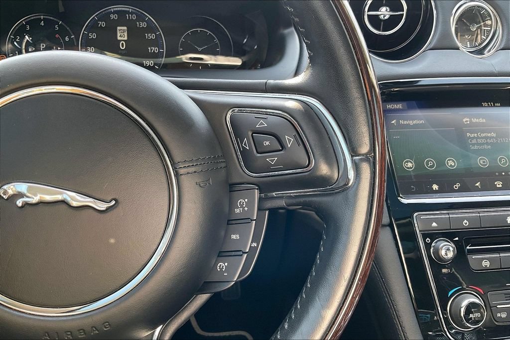 Used 2018 Jaguar XJ R-Sport RWD image 14