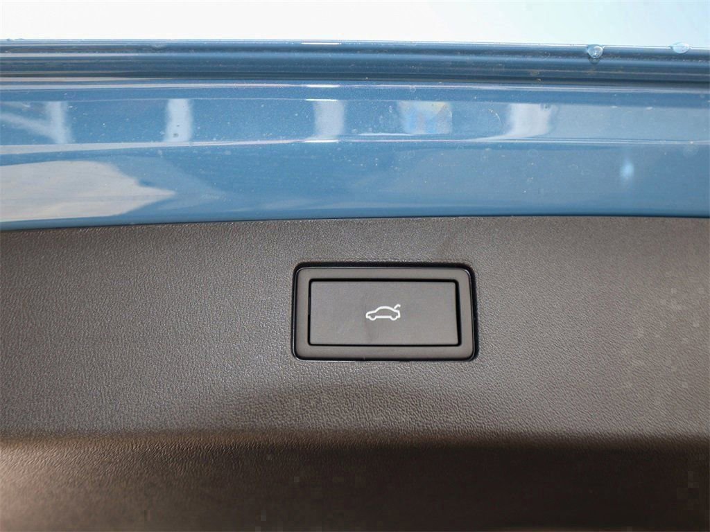 New 2026 Volkswagen Tiguan SE R-Line AWD/4WD image 11