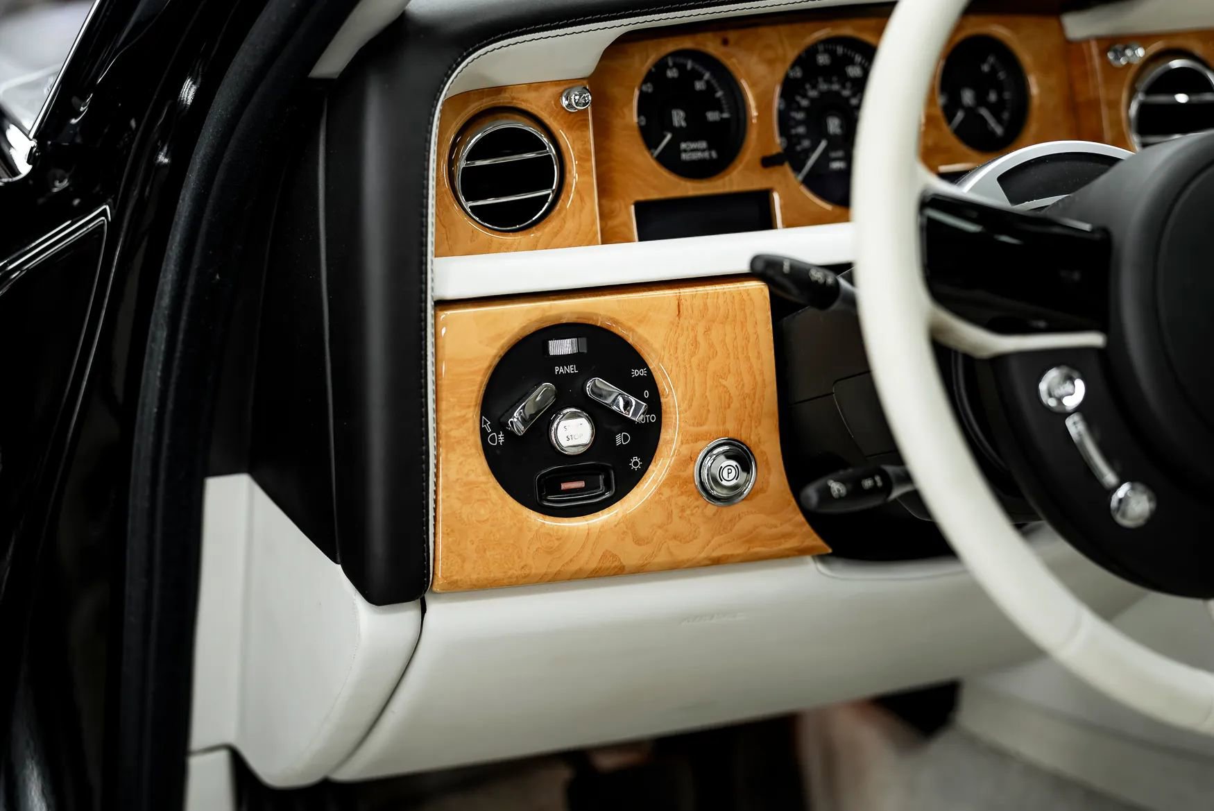 Used 2009 Rolls-Royce Phantom Sedan image 21