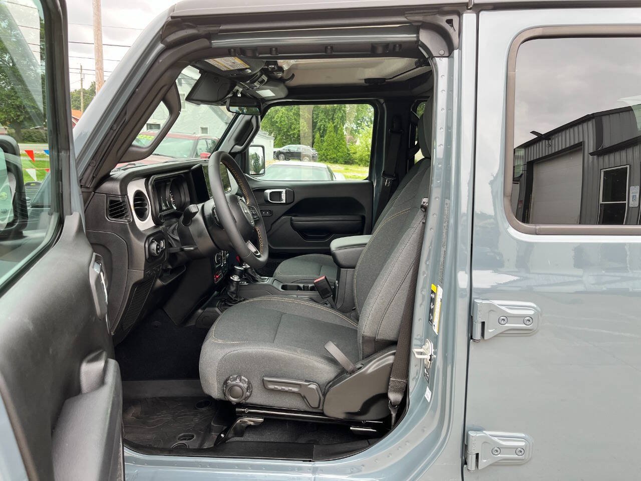 Used 2024 Jeep Gladiator Sport AWD/4WD image 25