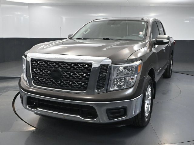 Used 2018 Nissan Titan SV AWD/4WD image 9