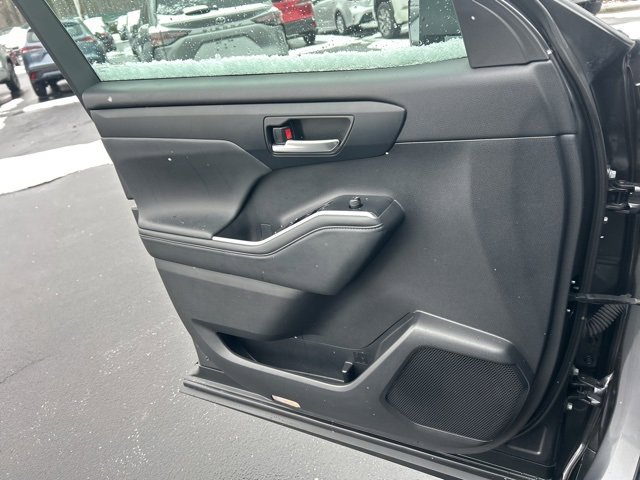 Used 2023 Toyota Highlander XLE image 30