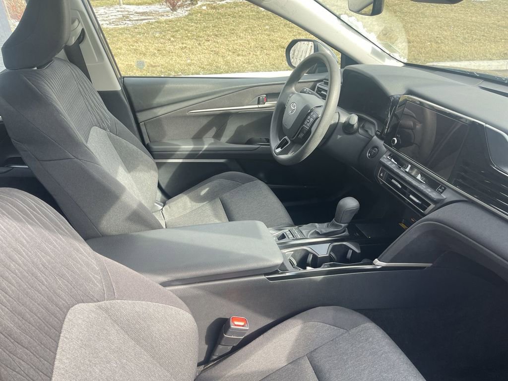 Used 2025 Toyota Camry LE w/ Convenience Package image 37