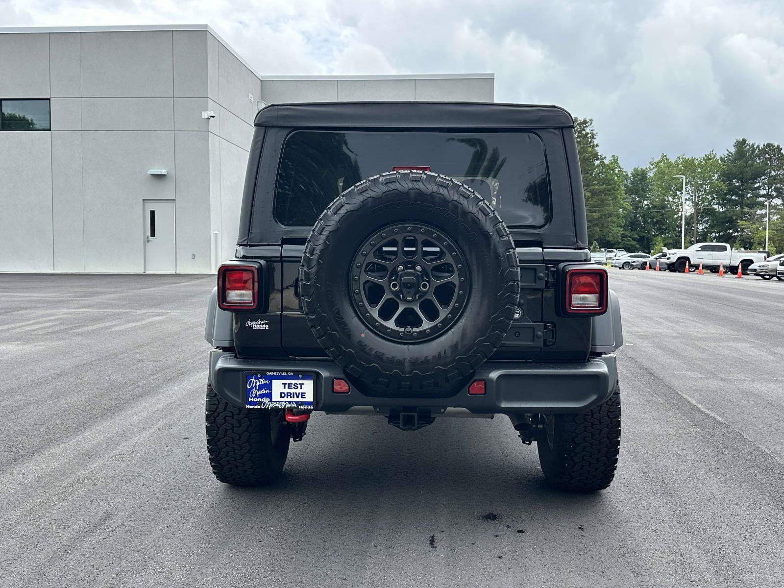 Used 2021 Jeep Wrangler Unlimited Rubicon w/ Xtreme Recon 35" Tire Package AWD/4WD image 25