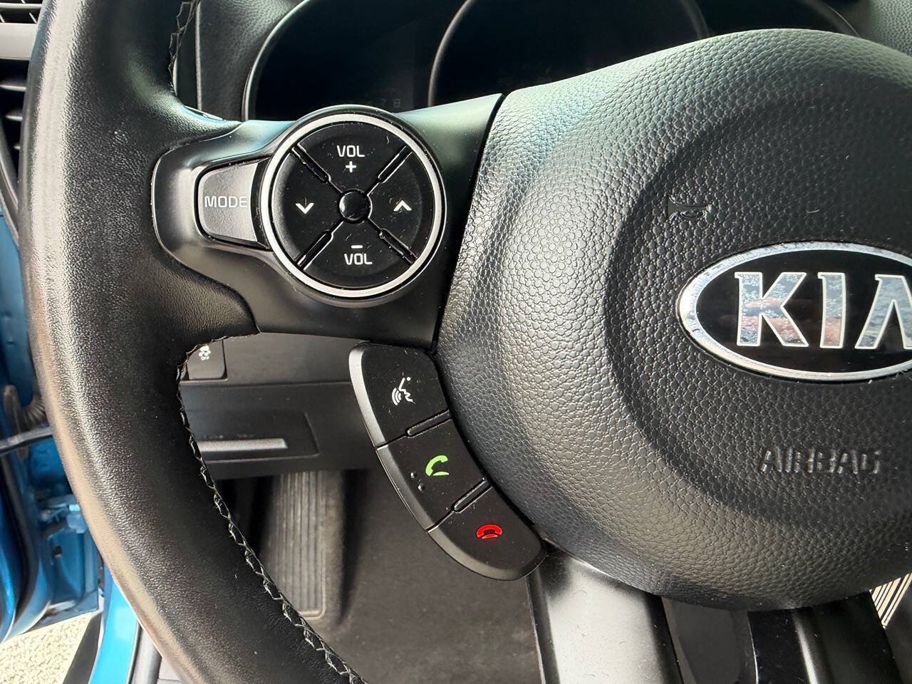 Used 2017 Kia Soul + w/ Designer's Package FWD image 23