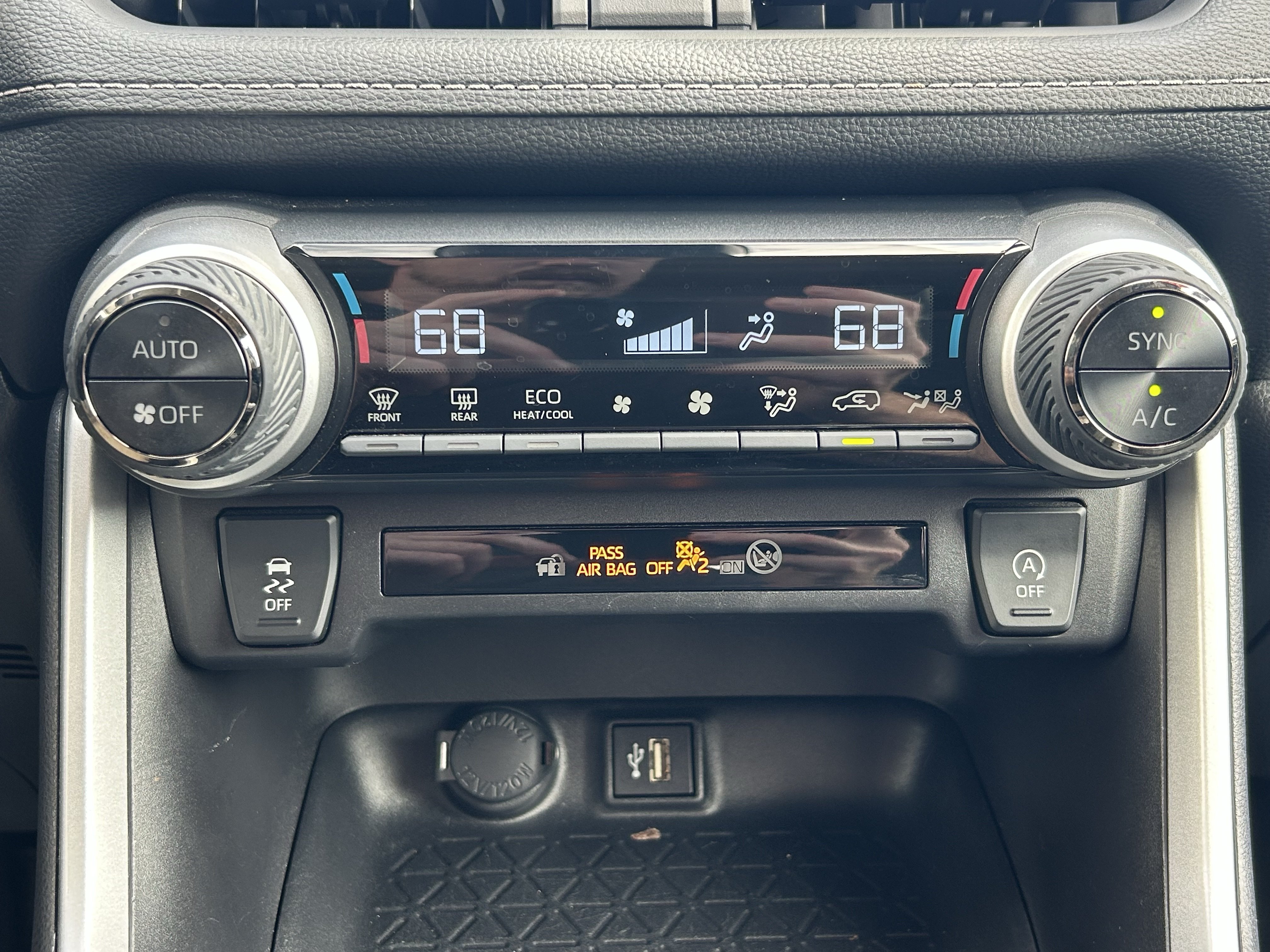 Certified 2025 Toyota RAV4 XLE FWD image 29