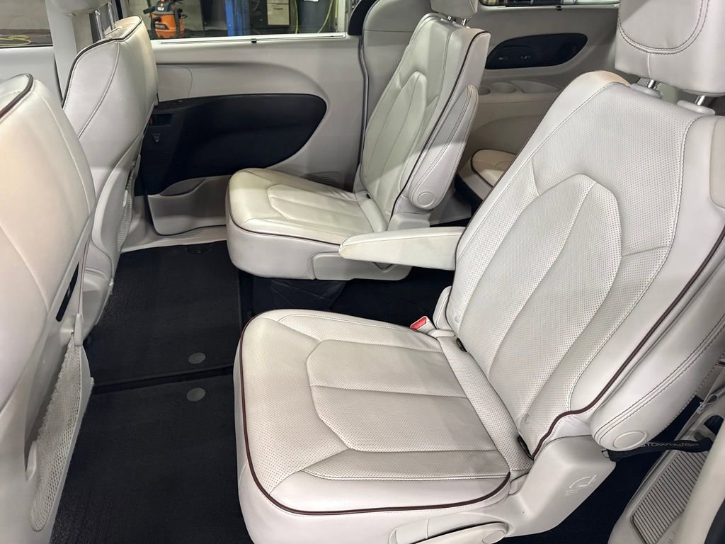 Used 2019 Chrysler Pacifica Limited image 26