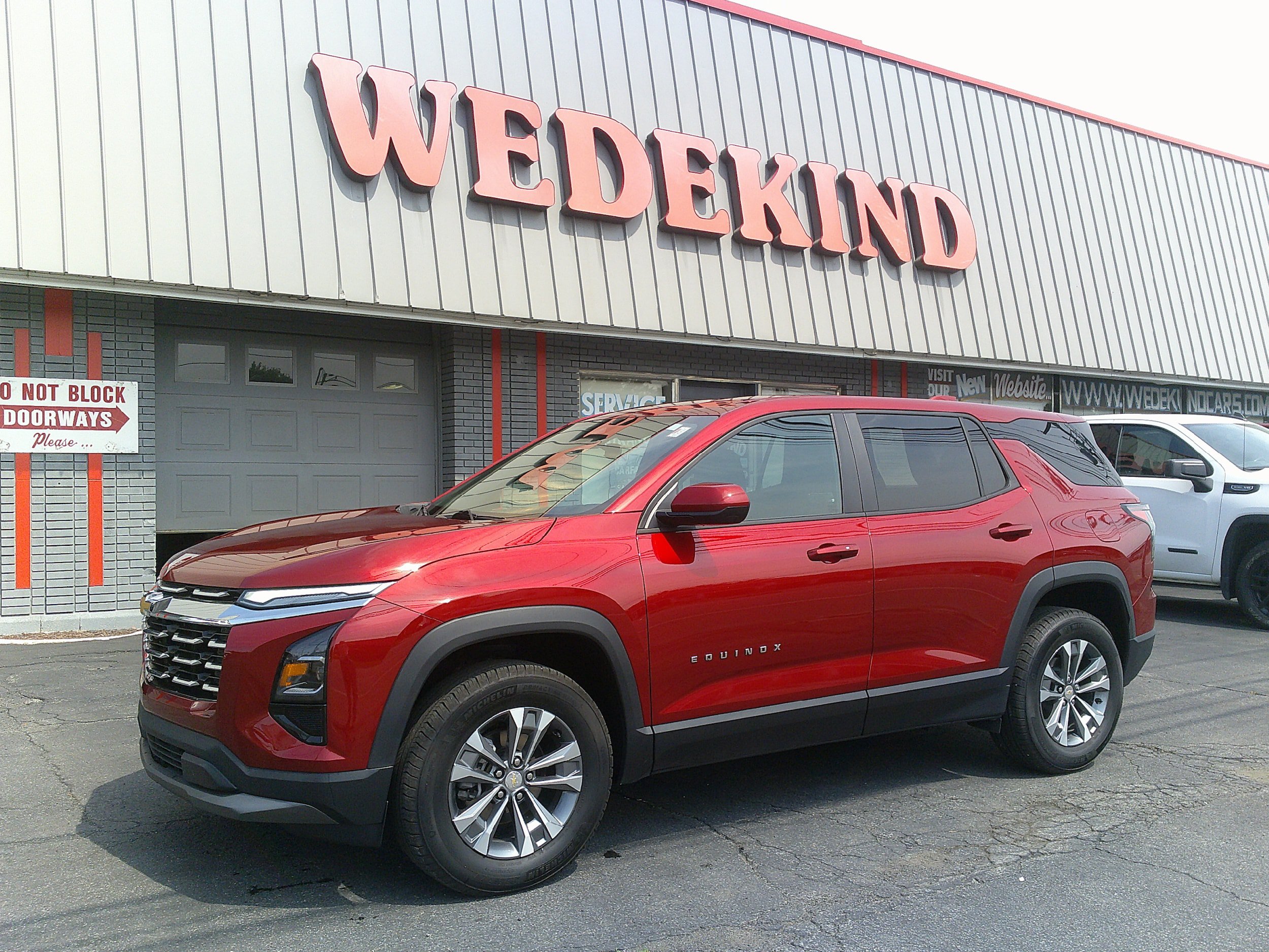 Used 2026 Chevrolet Equinox LT AWD/4WD image 1