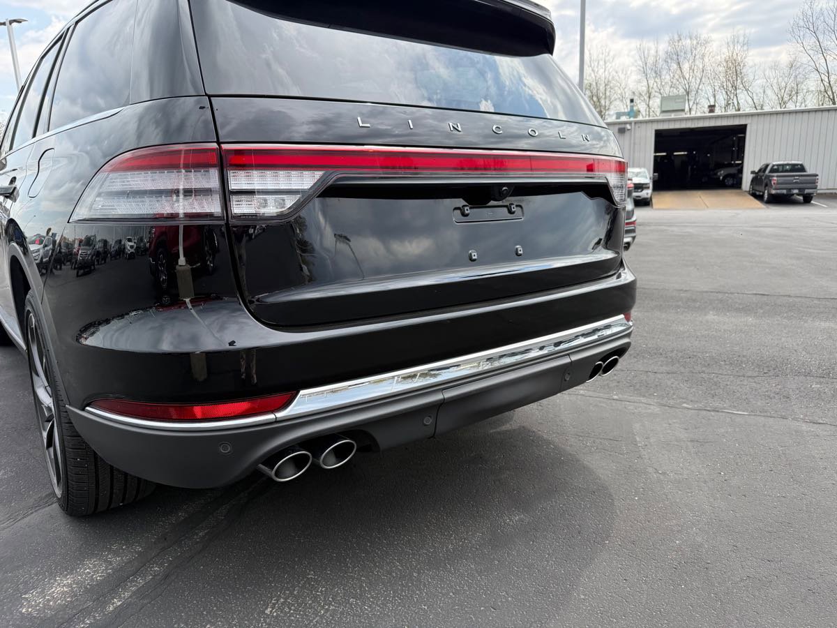 Used 2025 Lincoln Aviator Reserve w/ Equipment Group 201A image 9