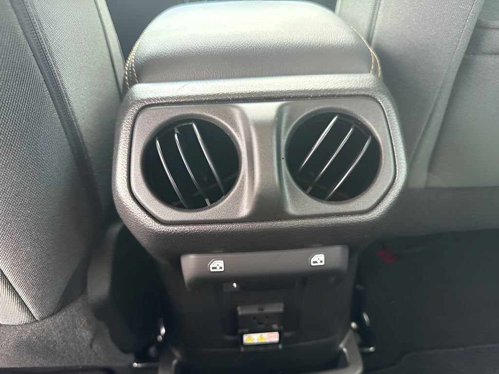 Used 2025 Jeep Wrangler Unlimited Sahara w/ Safety Group AWD/4WD image 13