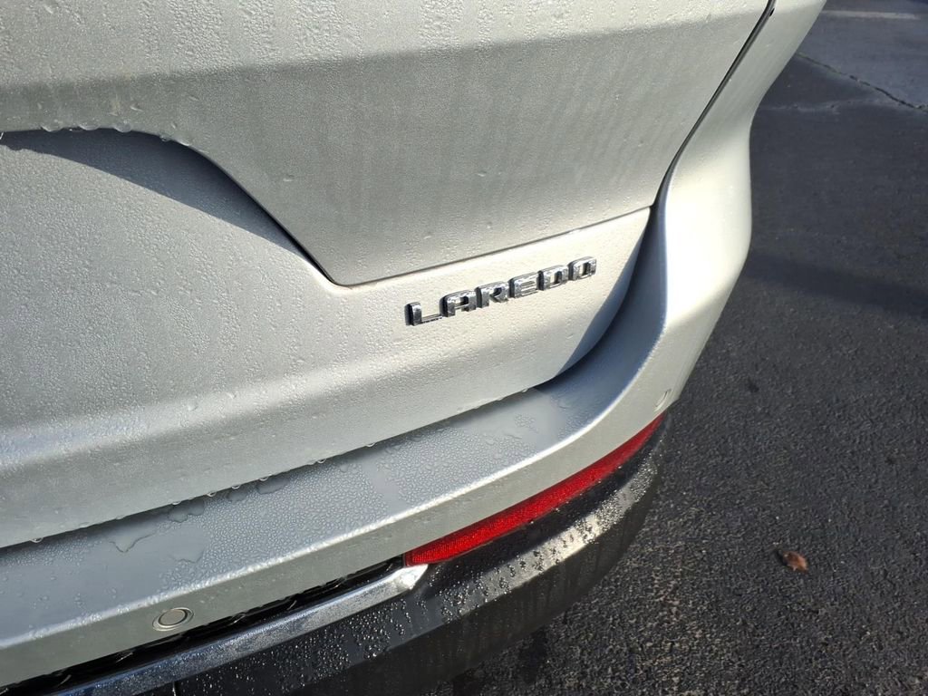 Used 2023 Jeep Grand Cherokee L Laredo image 5