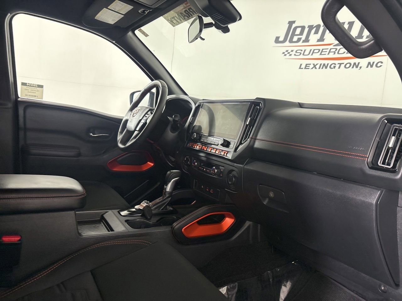 Used 2025 Nissan Frontier PRO-4X AWD/4WD image 28