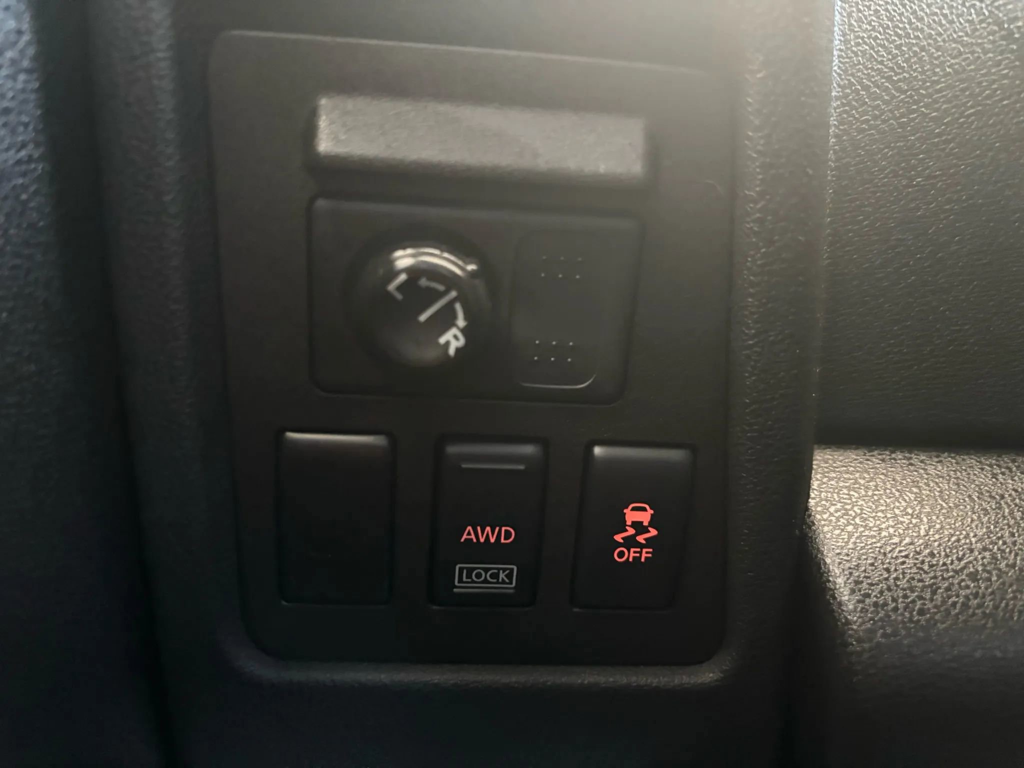 Used 2012 Nissan Rogue SV w/ Premium Pkg image 17