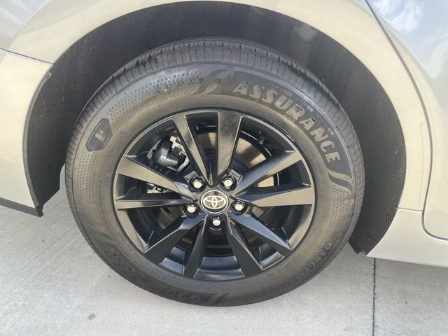 Used 2025 Toyota Camry LE w/ Convenience Package image 32