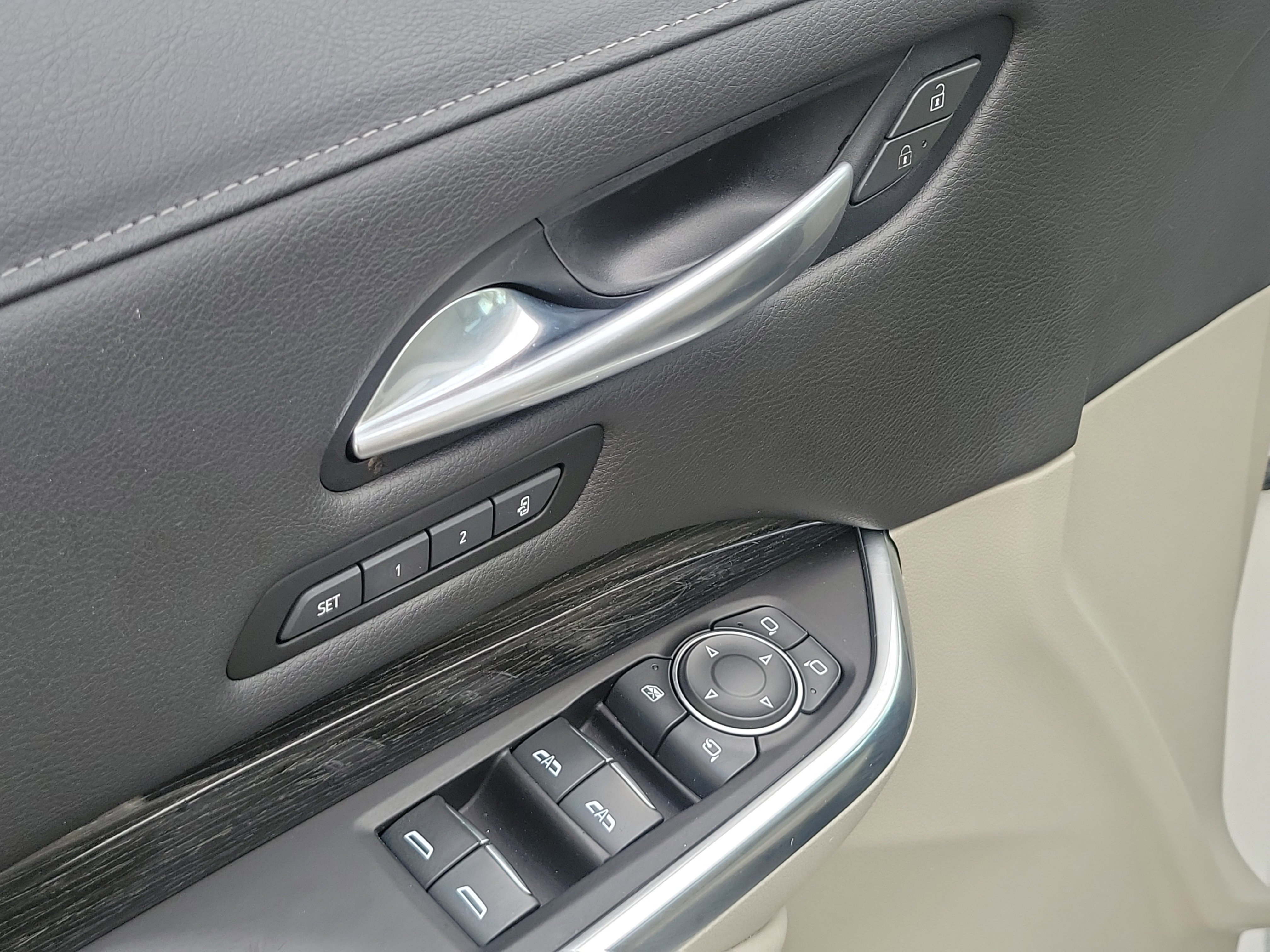 Used 2020 Cadillac XT4 Premium Luxury w/ Enhanced Visibility Package image 19