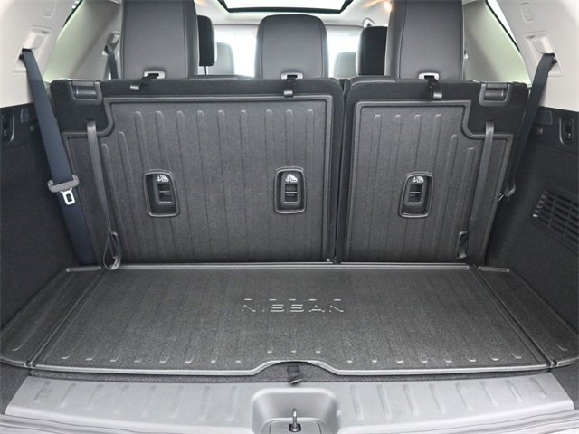 Used 2025 Nissan Pathfinder SL w/ SL Premium Package image 16