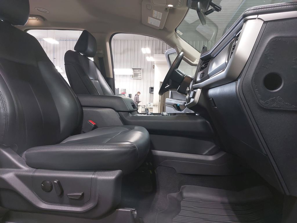 Used 2024 Ford Expedition XLT AWD/4WD image 10