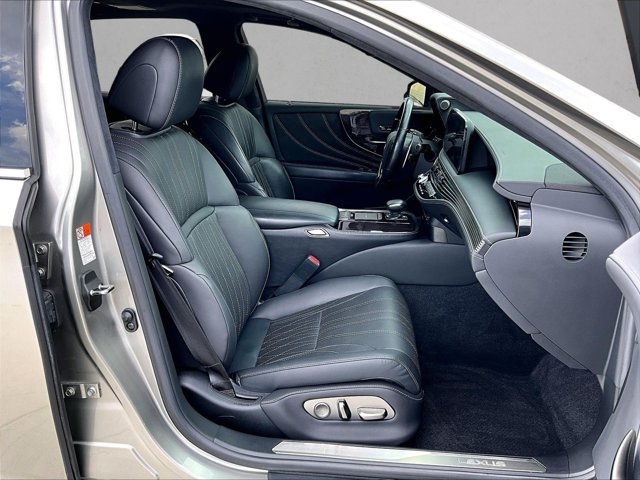 Used 2022 Lexus LS 500 w/ Interior Upgrade Package RWD image 9