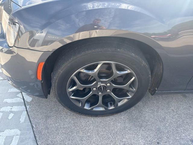 Used 2018 Chrysler 300 Touring w/ Sport Appearance Package AWD/4WD image 9