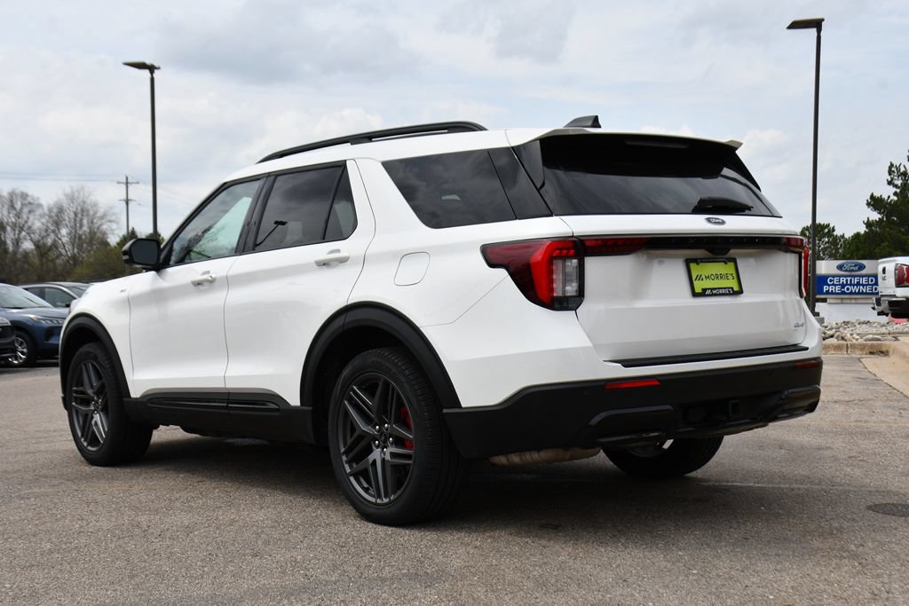 Used 2025 Ford Explorer ST-Line w/ ST-Line Street Pack AWD/4WD image 4