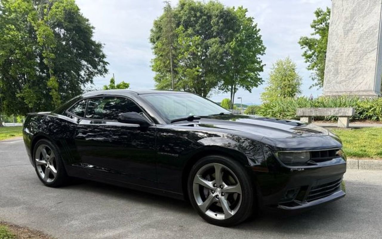 Used 2014 Chevrolet Camaro SS w/ RS Package RWD image 3