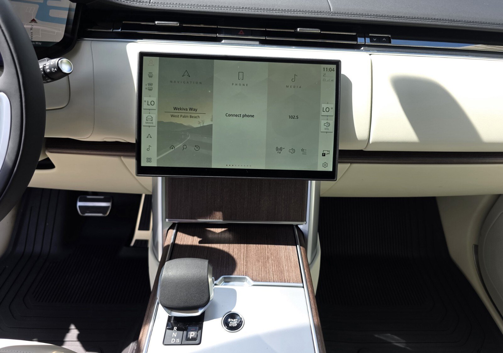 New 2026 Land Rover Range Rover SE AWD/4WD image 16