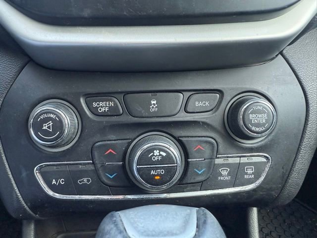 Used 2014 Jeep Cherokee Trailhawk w/ Technology Group AWD/4WD image 11
