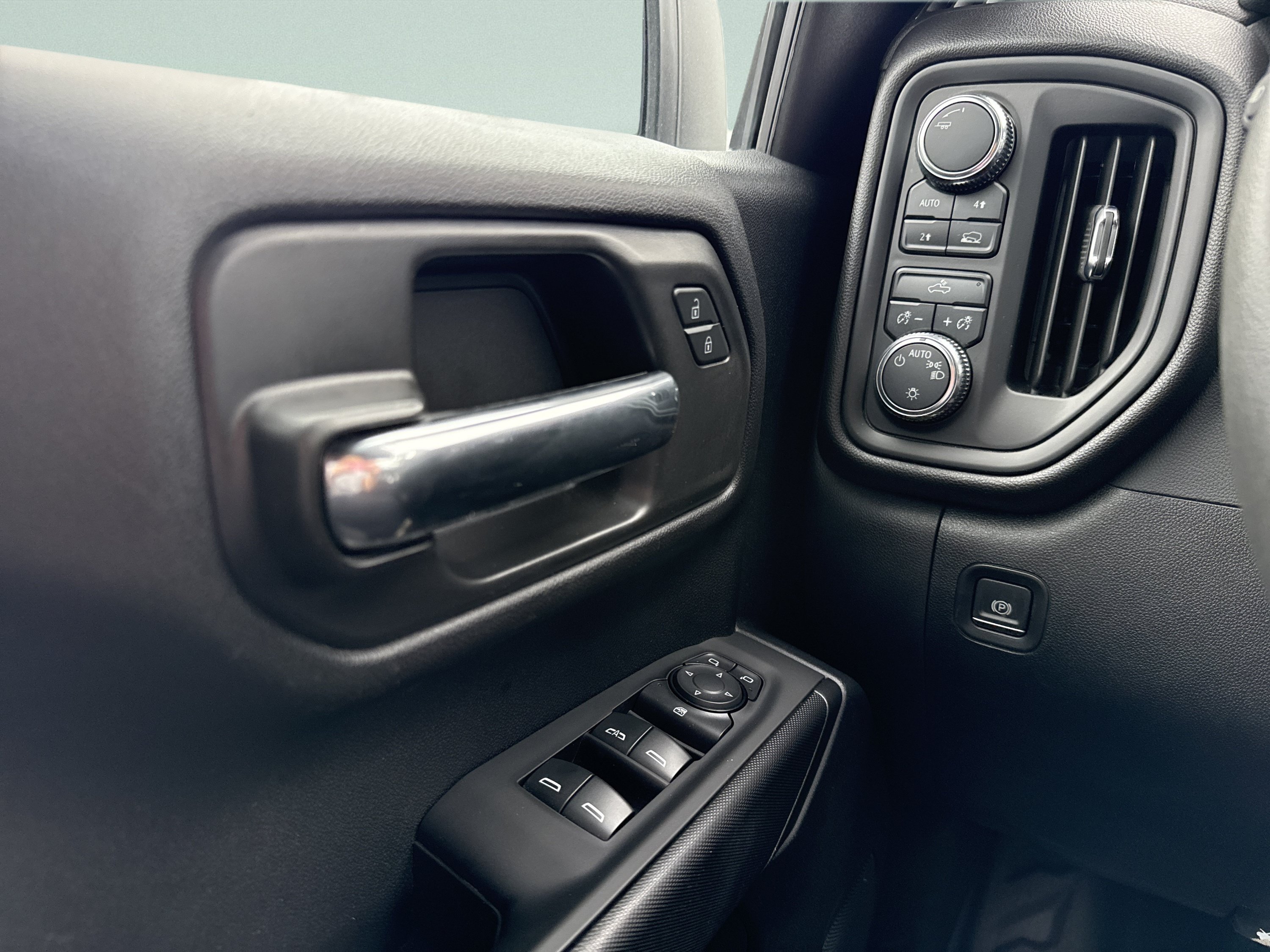Used 2024 GMC Sierra 1500 Pro w/ Pro Value Package AWD/4WD image 13